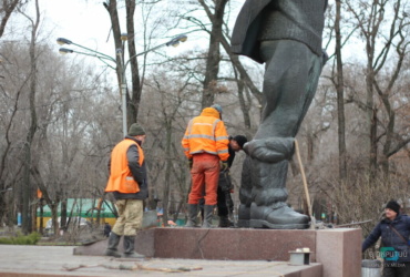 пам'ятник дніпро